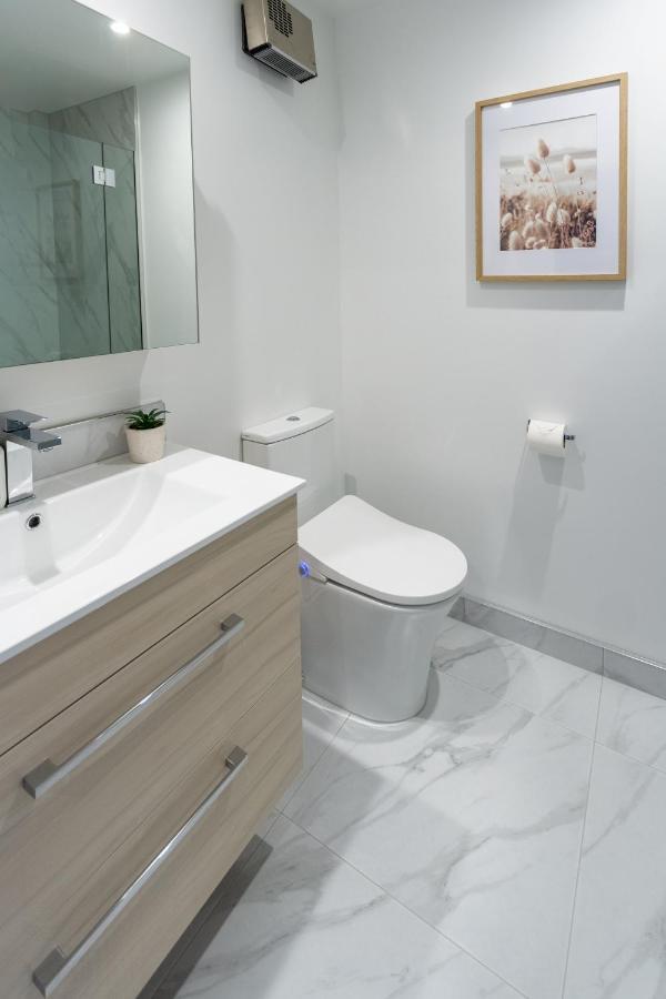 Апартаменты Central Sunny Perch 2 Bed 1 Bath Крайстчёрч Экстерьер фото