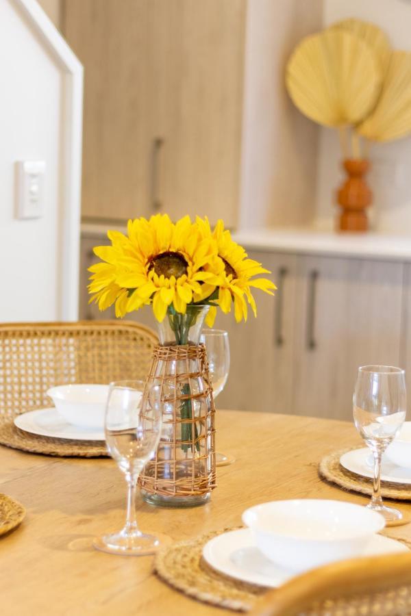Апартаменты Central Sunny Perch 2 Bed 1 Bath Крайстчёрч Экстерьер фото