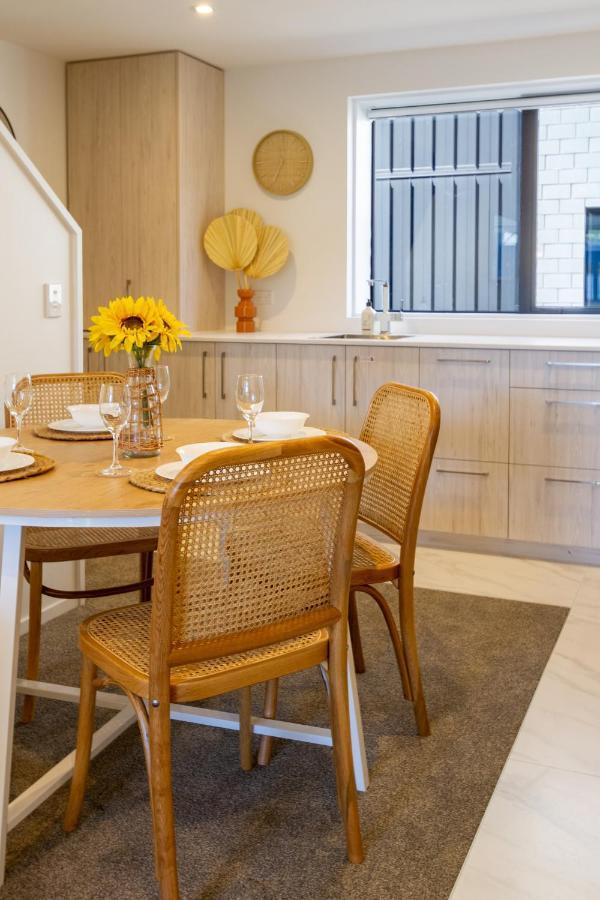 Апартаменты Central Sunny Perch 2 Bed 1 Bath Крайстчёрч Экстерьер фото